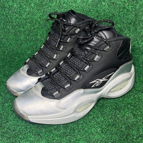 MINT Mens Reebok Mid Q3! Size 9 (Black & Metallic Silver) - Picture 2 of 7